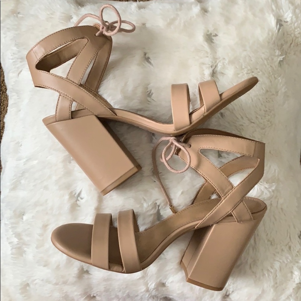 Gianni Bini- nude block heels